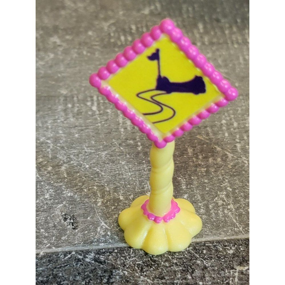 Pink yellow Castle sign toy figure direction‎ princess